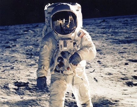 la oración en el espacio