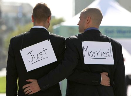 Allen Parker aparece desnudo en el p�lpito